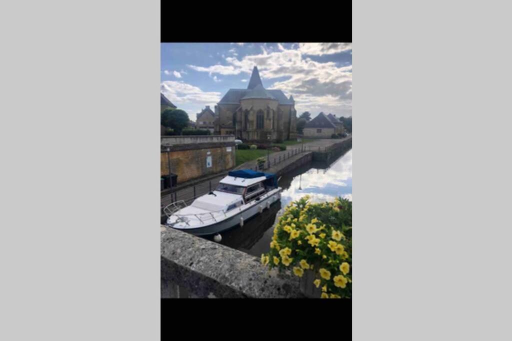 Bateau  Tsilaosa Au Coeur De Namur Hotel Bagian luar foto